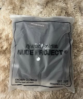 Sudadera Nude Project