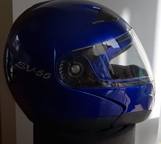 Casco abatible y chaqueta de moto