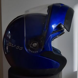 Casco abatible y chaqueta de moto