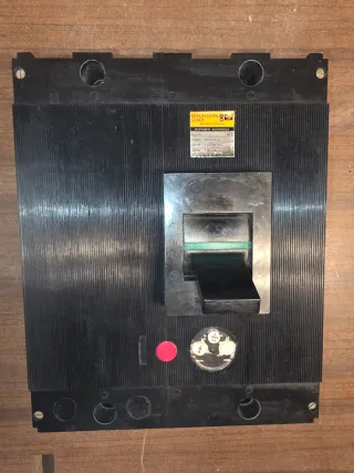 Interruptor magnetotermico caja moldeada 4p 1250A