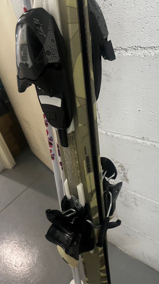 Esquís carving mujer con fijaciones incluidas