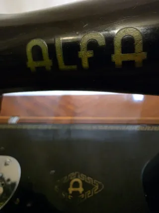 Maquina de coser Alfa