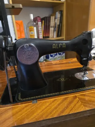 Maquina de coser Alfa