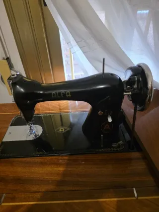 Maquina de coser Alfa