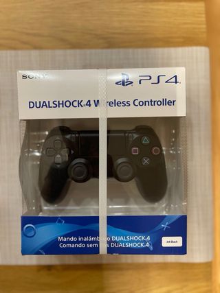 Sony DualShock 4 Wireless Controller in Jet Black