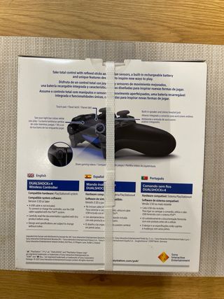 Sony DualShock 4 Wireless Controller in Jet Black