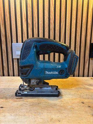 Sierra de calar makita BJV180