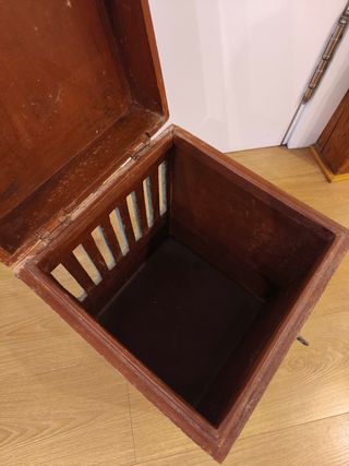 Cajón/Mesilla de madera pintada a mano