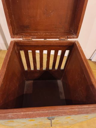 Cajón/Mesilla de madera pintada a mano