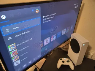 Xbox Series S con su mando y cables originales