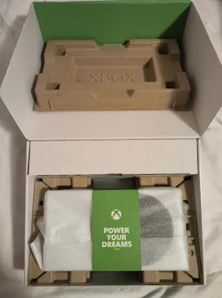 Xbox Series S con su mando y cables originales