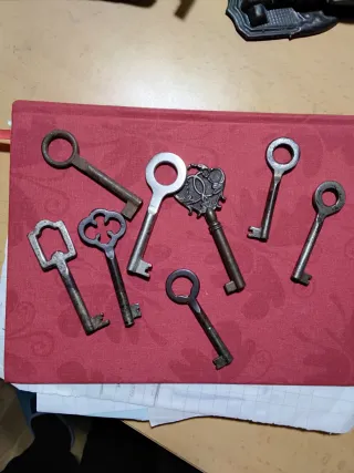 Lote de 8 llaves antiguas.