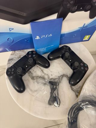 PS4 Slim 1TB Jet Black + 3 joystick
