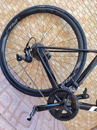 Se vende bicicleta de carretera por falta de uso.