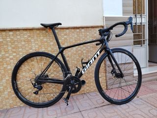 Se vende bicicleta de carretera por falta de uso.