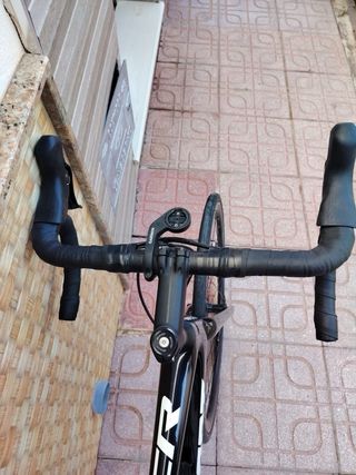 Se vende bicicleta de carretera por falta de uso.