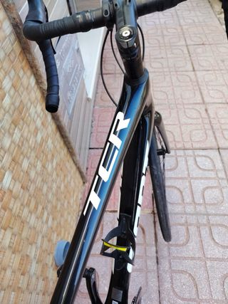 Se vende bicicleta de carretera por falta de uso.