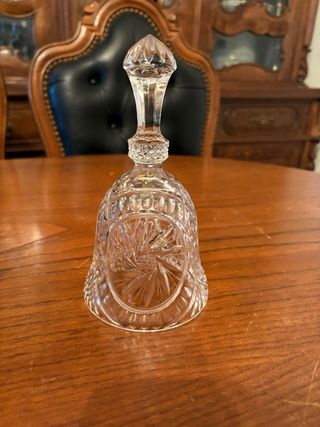Campana de cristal tallado