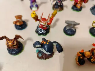 Lote de 30 Bonecos / Figuras (Activision)