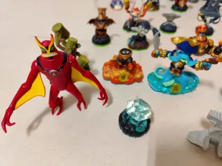 Lote de 30 Bonecos / Figuras (Activision)