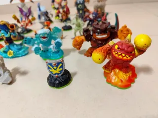 Lote de 30 Bonecos / Figuras (Activision)