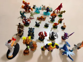 Lote de 30 Bonecos / Figuras (Activision)