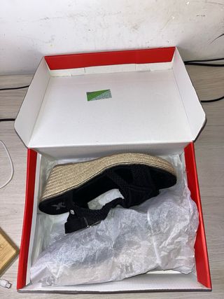 Sandalias cuña Xti negras macramé