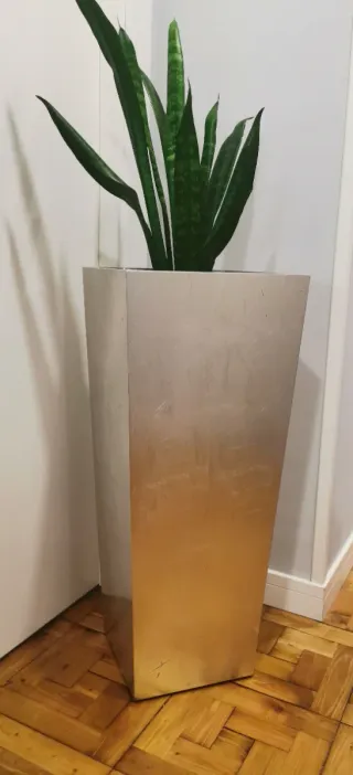 Maceteros pedestal plateado