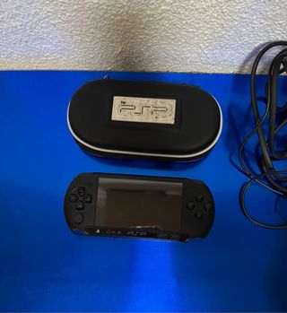 PSP con scatola originale, caricatore e custodia