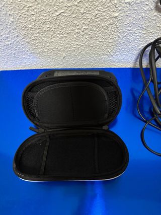 PSP con scatola originale, caricatore e custodia