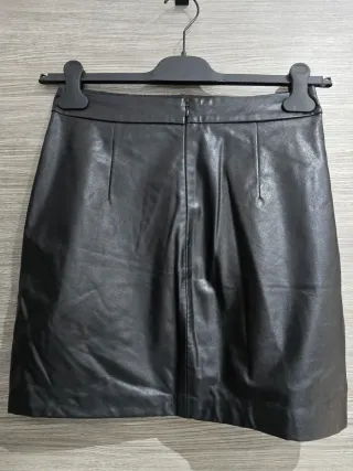 Falda polipiel Stradivarius Talla S