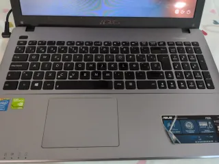 Portátil Asus F550L