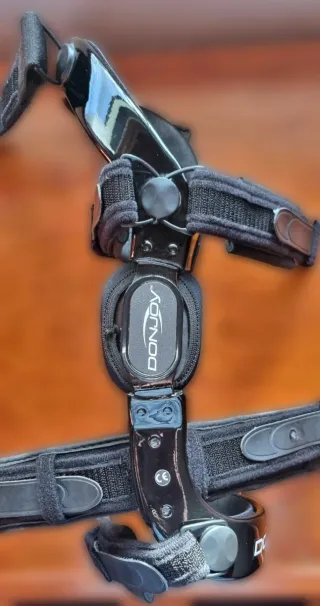 Rodillera ortopédica DonJoy Defiance M Derecha CI