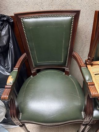 Silla despacho madera color nogal y tapizada verde