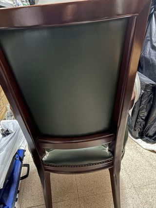 Silla despacho madera color nogal y tapizada verde