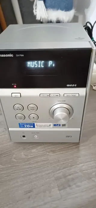 Equipo de música Panasonic SA-PM4 con altavoces