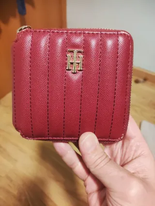 Cartera Tommy Hilfiger roja