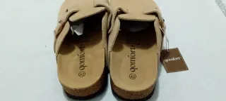 Zuecos de ante beige y marrón