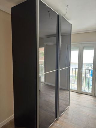 2 armarios grandes con puertas correderas