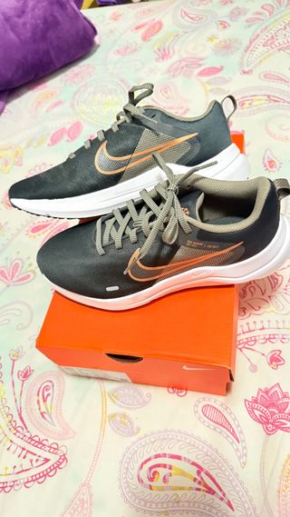 Zapatillas Nike Negras y Naranjas