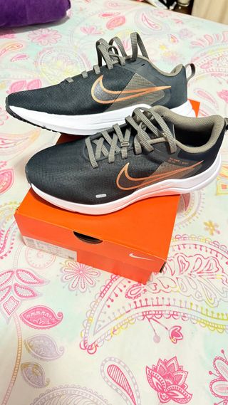 Zapatillas Nike Negras y Naranjas