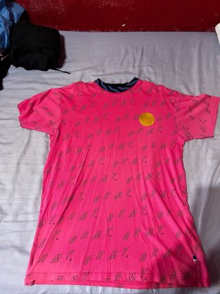 Camiseta Grimey rosa. Diseño urbano