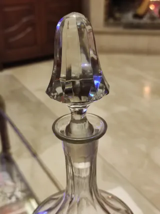 Bottiglia per liquori in cristallo intagliato anni '60