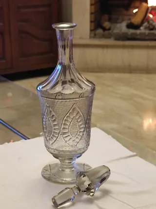 Bottiglia per liquori in cristallo intagliato anni '60