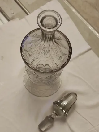 Bottiglia per liquori in cristallo intagliato anni '60