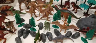 Botes dinosaurios varios