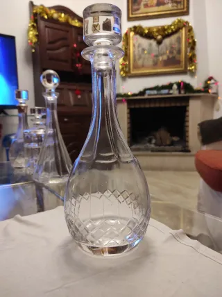 Antica bottiglia per liquori con tappo massiccio