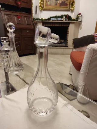 Antica bottiglia per liquori con tappo massiccio