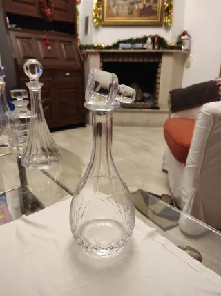 Antica bottiglia per liquori con tappo massiccio