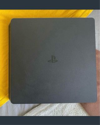 PS4 Slim Nera con Controller